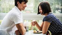 Temukan tips ampuh agar terhindar di ghosting gebetan saat PDKT hanya di sini tempatnya! (Sumber: Freepik/rawpixel.com).