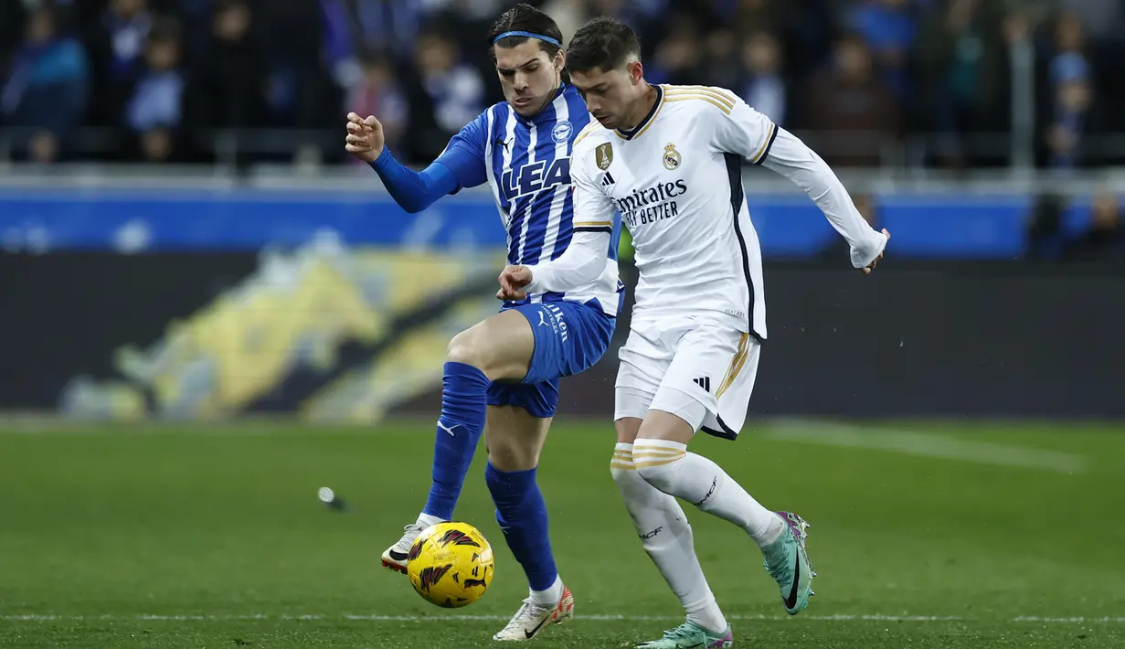 Sebelumnya Real Madrid harus bermain dengan 10 orang setelah Nacho diusir wasit. (AP Photo/Ricardo Larreina)