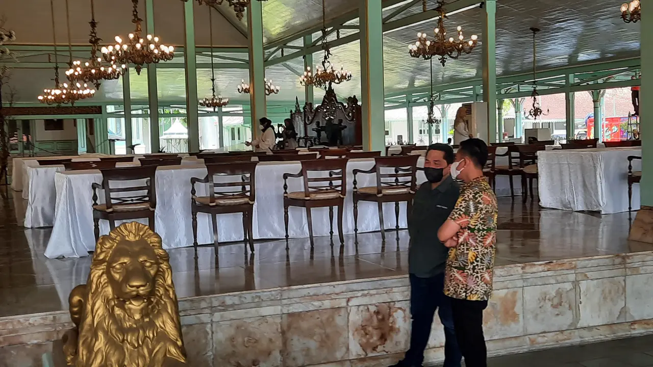Erick Thohir meninjau lokasi tasyakuran pernikahan Kaesang Pangarep dan Erina Gudono di Pura Mangkunegaran.