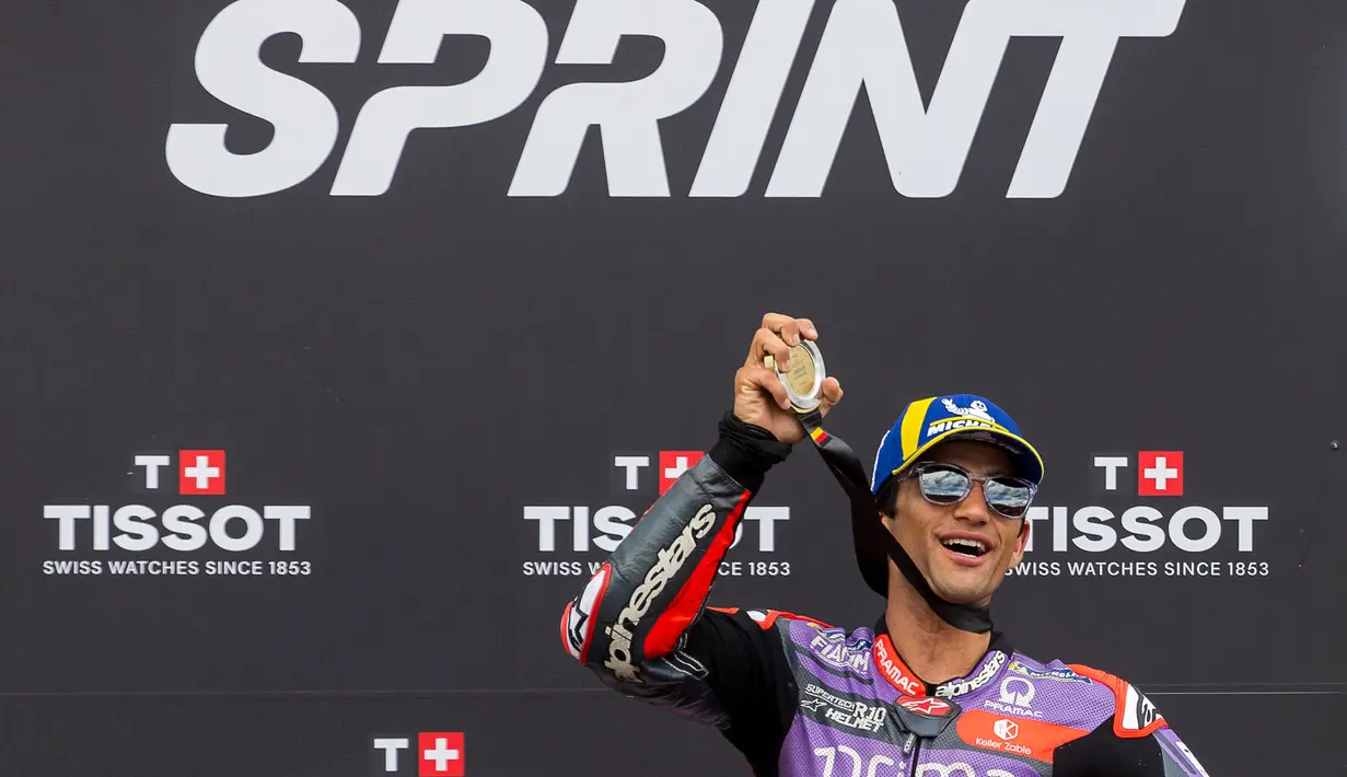 Hasil Sprint Race MotoGP Jerman 2024 memperlebar jarak Jorge Martin dari juara dunia Francesco Bagnaia. (Radek Mica/AFP)