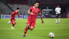 Pemain Timnas Indonesia U-20, Arkhan Fikri menggiring bola pada laga International Friendly Match U-20 melawan Timnas Fiji di Stadion Utama Gelora Bung Karno (SUGBK), Jakarta, Jumat (17/02/2023). Arkhan menjadi salah satu pemain yang tampil menonjol pada laga uji coba tersebut. Pemain muda Arema FC itu mampu membongkar pertahanan dari tengah dengan melepaskan umpan kunci serta tendangan tepat sasaran dari luar kotak penalti. (Bola.com/Bagaskara Lazuardi)
