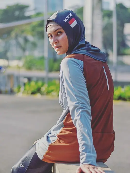 Meski sempat cedera lantaran terlalu semangat berlari, cedera tersebut tak menjadi penghalang baginya untuk tetap menekuni hobinya itu. Zee Zee Shahab bahkan pernah mengikuti kompetisi marathon pada Maret dan Juni 2019 lalu. (Liputan6.com/IG/@zeezeeshahab)