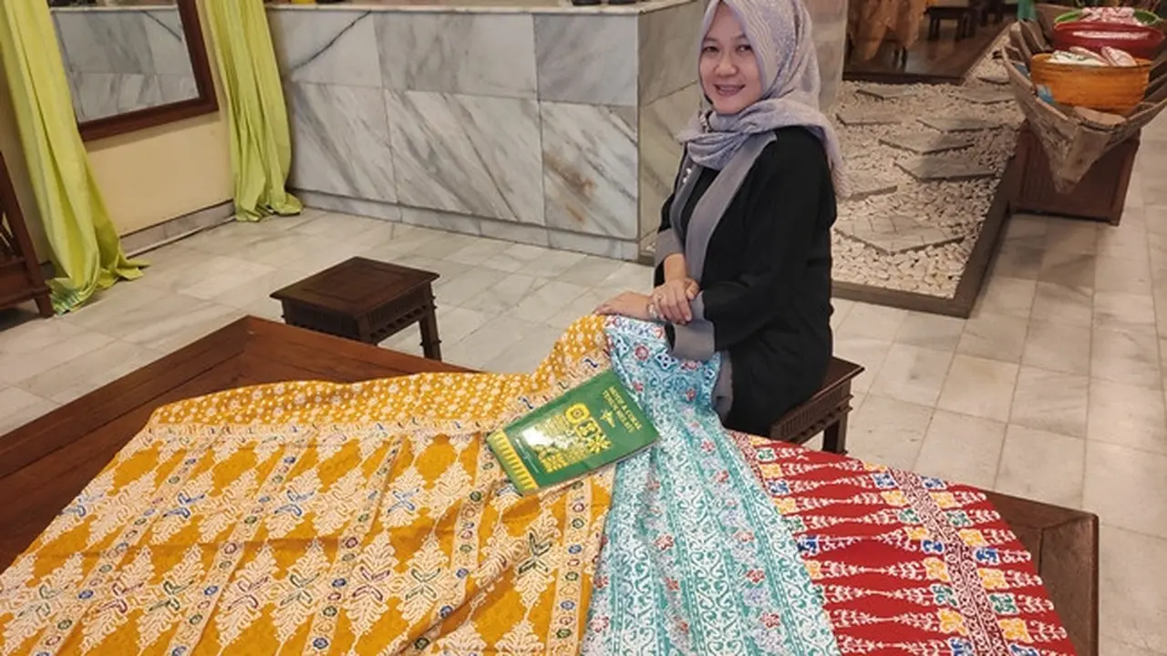 Koleksi Baik Riau di Galeri Batik Tabir Rani di Jalan Jenderal Sudirman, Pekanbaru.