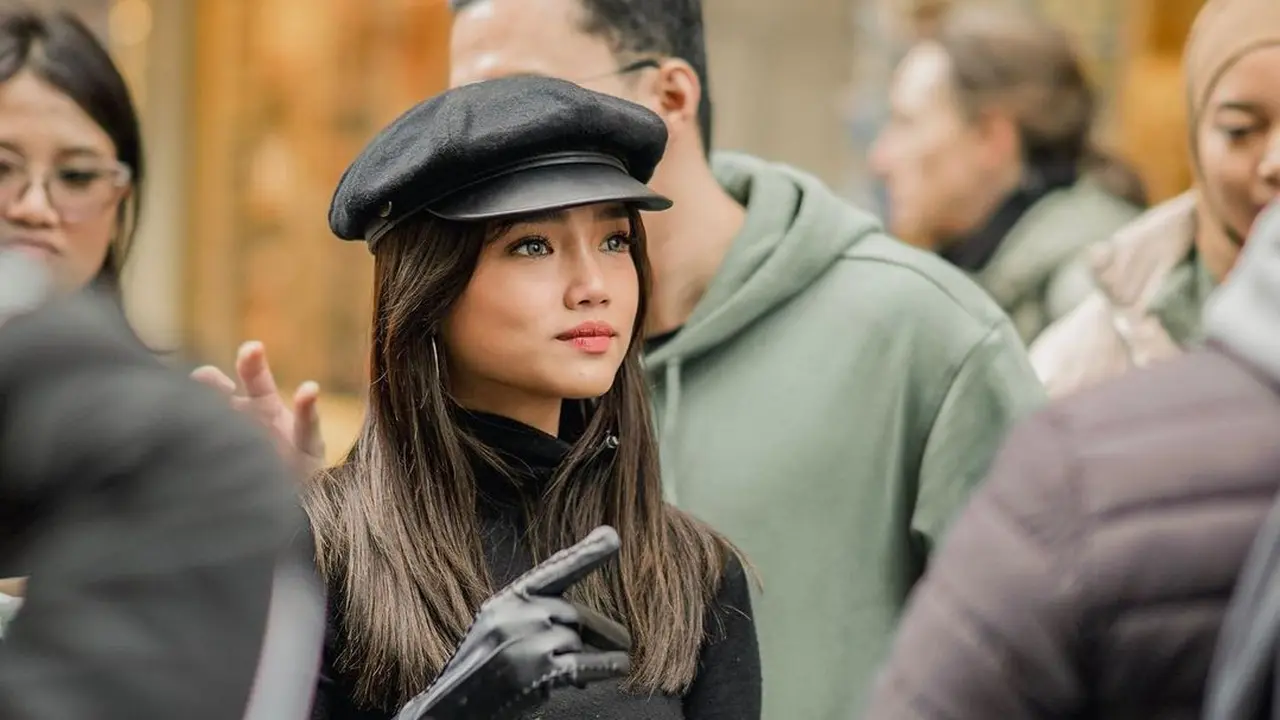 6 Gaya Musim Gugur ala Fuji An saat Liburan di Prancis, Simple tapi Stylish