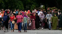 Menurut Kepolisian Distrik Manila (MPD), sekitar 2.000 Muslim pergi ke tribun Quirino di Taman Rizal untuk pertemuan Idul Adha.  (AFP/JAM STA ROSA)