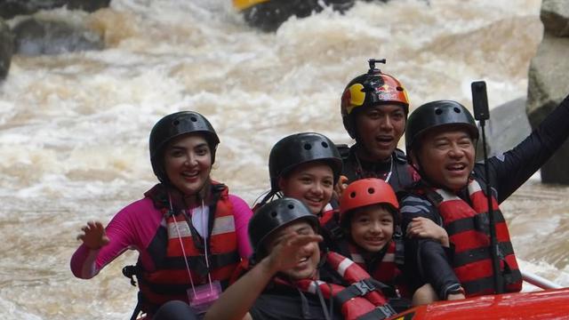 Momen Seru Liburan Keluarga Anang Hermansyah di Bali. (instagram/ashanty_ash, instagram/ananghijau, instagram/queenarsy, instagram/arsya.hermansyah)