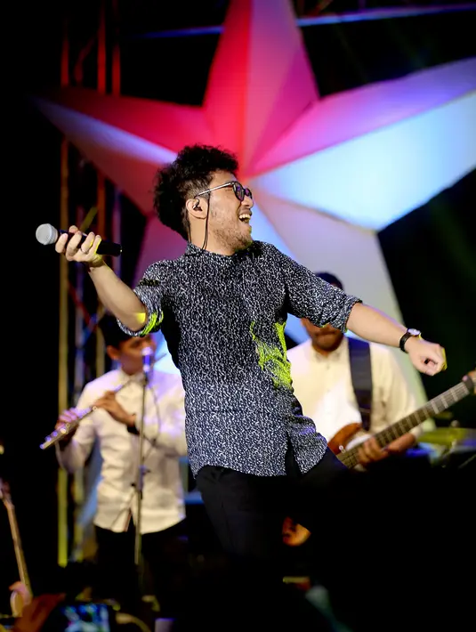 "Tapi, saya nggak mau menyerah, karena lagu ini spesial. Akhirnya bisa disukai oleh orang-orang," ujar Kunto Aji yang lahir di Yogyakarta 29 tahun silam. (Andy Masela/Bintang.com)