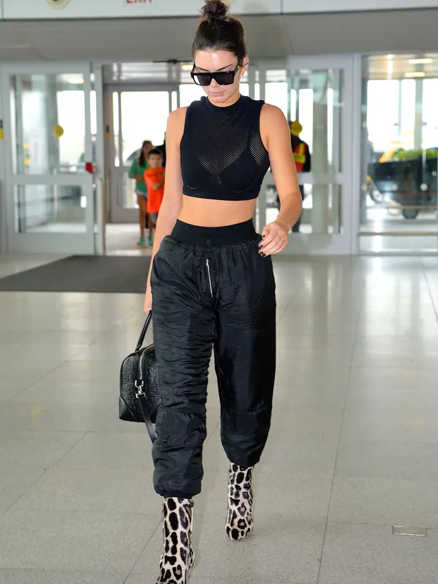 [Bintang] Best Friend Goals! Tips Padu-padan Gaya Athleisure Gigi Hadid-Kendall Jenner yang Super Attractive