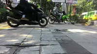 Baru sebulan dibangun, pedestrian di Kota Bogor sudah terlihat hancur (Liputan6.com/Achmad Sudarno)