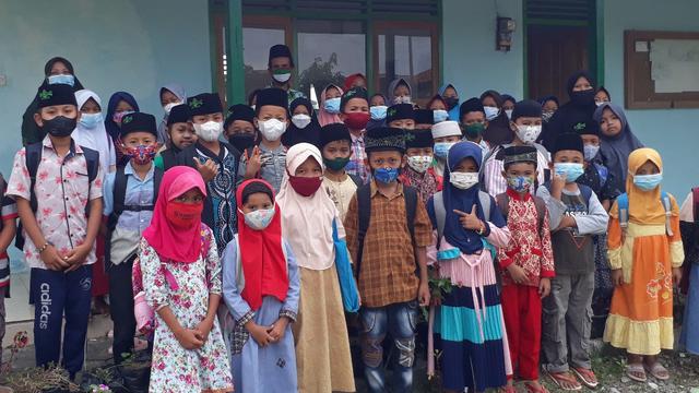 Santri Madrasah Diniyah Miftahul Huda 1 Cingebul, Lumbir, Banyumas. (Foto: Liputan6.com/Muhamad Ridlo)