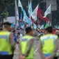 Ratusan petugas kepolisian berjaga di depan Istana Merdeka, Jakarta, Jumat (1/5/2015). Penjagaan dilakukan untuk mengantisipasi aksi buruh saat perayaan hari Buruh Internasional (May Day). (Liputan6.com/Faizal Fanani)