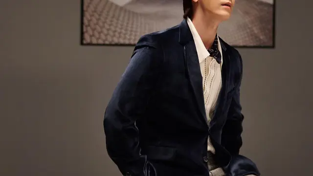 8 Potret Donghae Super Junior, Model Video Klip Terbaru Rossa yang Curi Perhatian