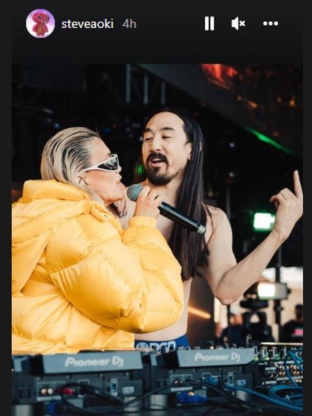 Agnez Mo manggung di Sound Money Fest Miami (Foto: Instagram/@steveaoki)