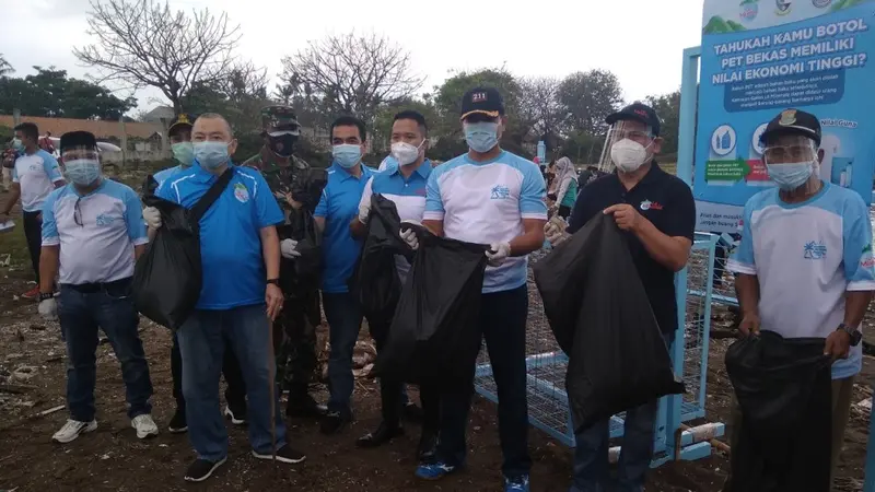 Aksi Bersih Pantai Tanjung Kait Tangerang