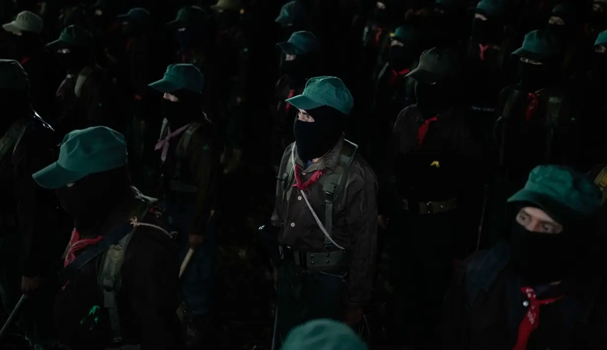 Zapatista menuai perhatian dunia dengan daya inspirasi yang mereka sebar sejak awal. Zapatista mengangkat senjata bukan untuk merebut kekuasaan, tetapi untuk menciptakan sebuah ruang demokratis dimana pertentangan antarpandangan politik yang berbeda-beda bisa dibicarakan. (AP Photo/Eduardo Verdugo)