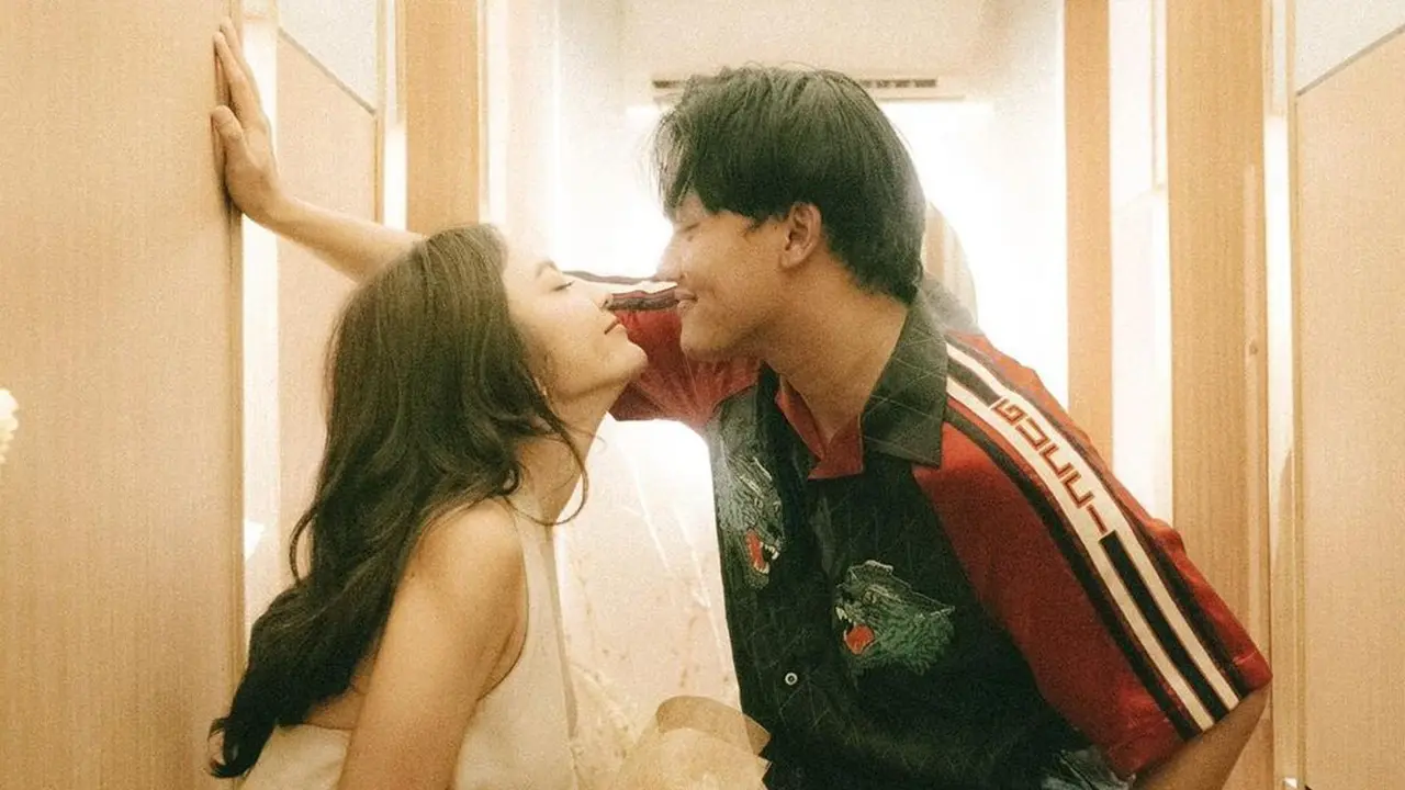 FOTO: Kemesraan Rizky Febian dan Mahalini Raharja
