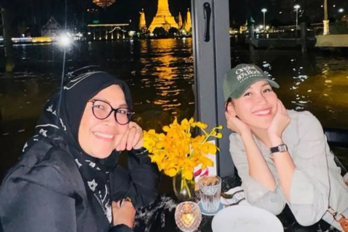 Kedekatan Ayu Ting Ting dan sang ibu jadi sorotan. (credit: instagram.com/mom_ayting92_)