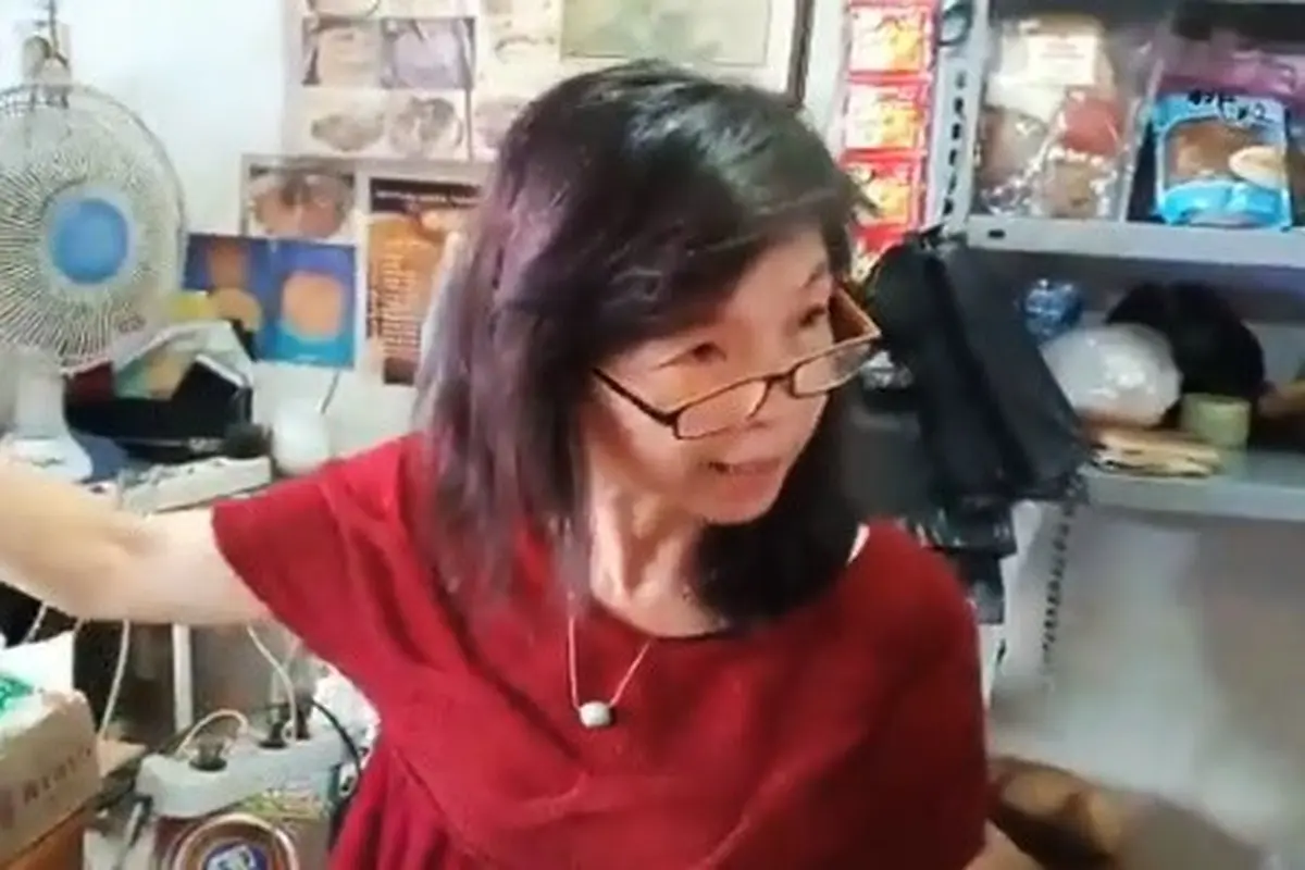 Tetap Jualan dengan Harga Normal, Ibu Penjual Sembako Ini Viral