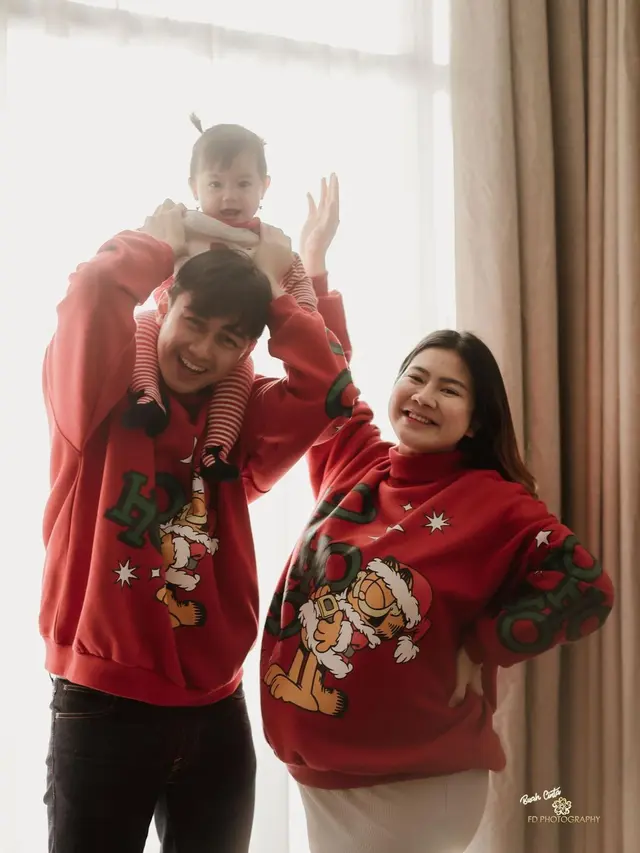 8 Gaya Kompak Artis Rayakan Natal Bersama Keluarga, dari Felicya Angelista hingga Chelsea Islan