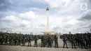 Prajurit TNI AD mengikuti Apel Gelar Pasukan Jajaran TNI AD di Lapangan Monas, Jakarta, Selasa (25/1/2022). Pasukan TNI AD dan Alutsista dipamerkan saat mengikuti gelar apel pasukan. (Liputan6.com/Faizal Fanani)