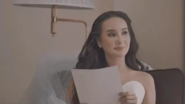 Bagikan Tanggal Pernikahan, ini 6 Potret Ivan Gunawan dan Bella Aprilia Pakai Baju Pengantin