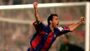 6. Hristo Stoichkov, didatangkan oleh Cryff pada awal musim 90/91 ke Barcelona dari CSKA Sofia. Striker Bulgaria ini mampu berkembang menjadi salah satu yang terbaik di masanya dengan menjadi top skor Piala Dunia 1994. (Bola.com/www.football.co.uk)