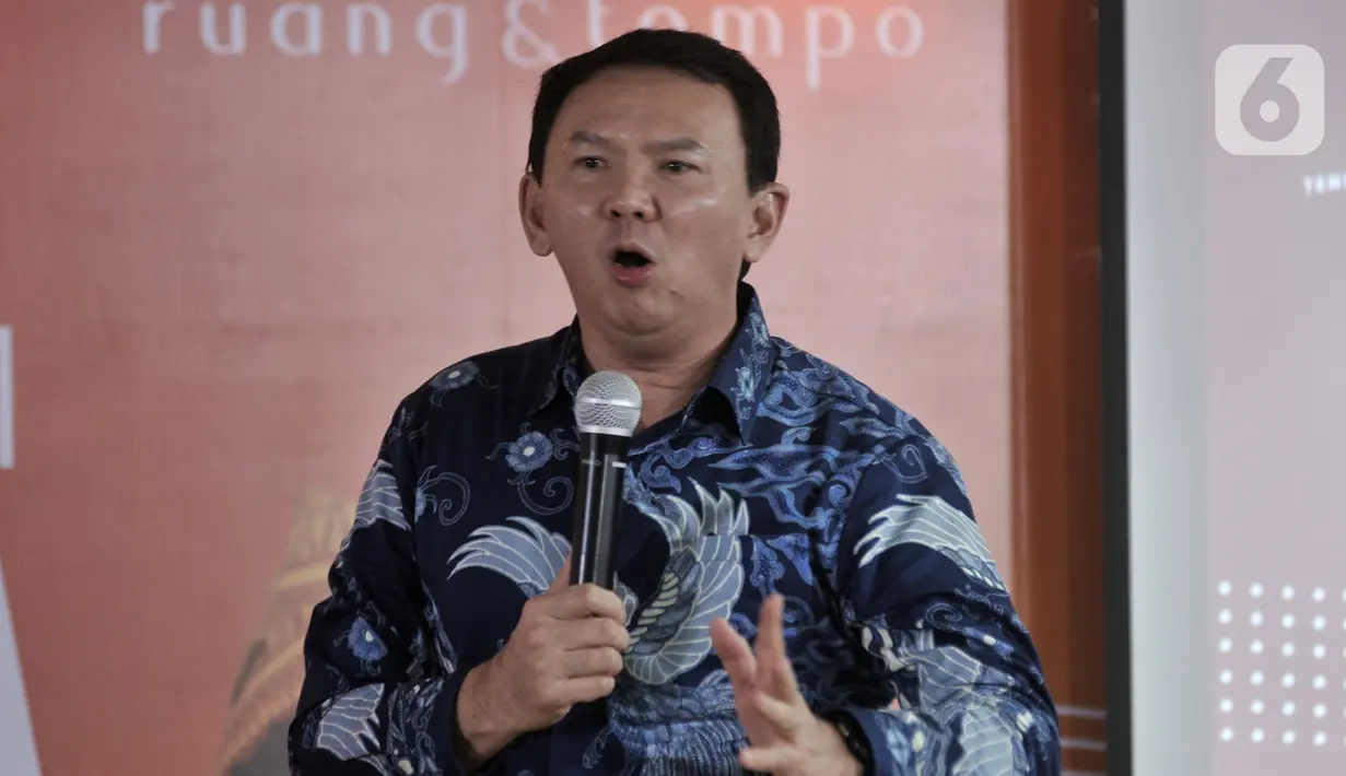 Basuki Tjahaja Purnama atau Ahok menyampaikan sambutan dalam peluncuran buku 'Panggil Saya BTP: Perjalanan Psikologi Ahok Selama di Mako Brimob' di Gedung Tempo, Palmerah, Jakarta, Senin (17/2/2020). Buku tersebut mengisahkan pengalaman Ahok saat berada dalam tahanan. (merdeka.com/Iqbal Nugroho)