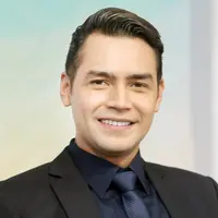 Aktor tampan dan pemain sinetron Jonas Rivanno kembali ke layar kaca lewat sinetron Atas Nama Cinta. Dalam aktingnya, Jonas Rivanno yang akrab disapa Vanno ini memainkan peran utama sebagai seorang crazy rich bernama Raynar. [Foto: Bambang E Ros/Fimela.com]