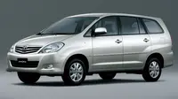 Toyota Kijang Innova generasi pertama facelift (favcars.com)