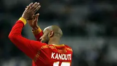 Kegembiraan striker Sevilla, Frederic Kanoute seusai melesakkan gol melawan Espanyol di panggung La Liga Spanyol di Stadion Olimpico de Montjuic, Barcelona, 15 Februari 2009. AFP PHOTO/JOSEP LAGO