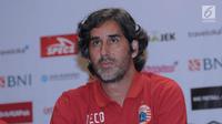 Pelatih Persija, Stefano Cugurra memberi keterangan jelang laga pembuka Liga 1 Indonesia 2018 melawan Persija di stadion GBK Jakarta, Kamis (22/3). Bhayangkara FC akan menjamu Persija, Jumat (23/3). (Liputan6.com/Helmi Fithriansyah)