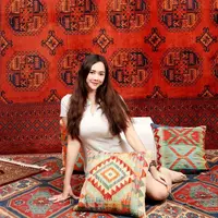 Tanpa ditemani sang anak, Aura Kasih belum lama ini tampak menikmati waktu sendiri liburan ke Dubai. Intip potret penampilannya yang mencuri perhatian.  (Instagram/aurakasih).