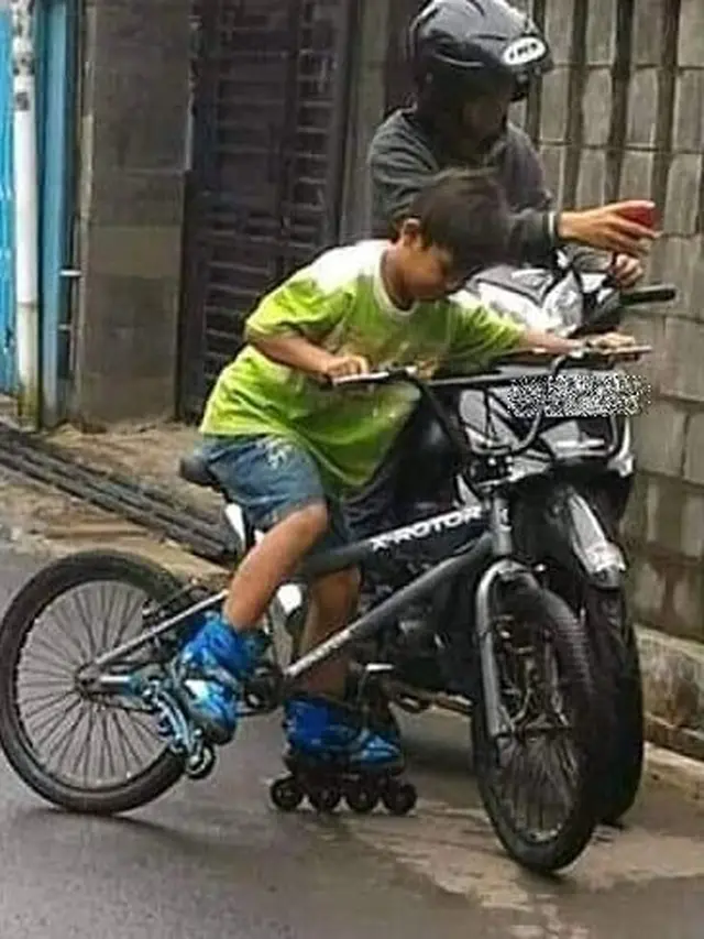 6 Aksi Absurd Bocah Ini Hanya Ditemukan di Indonesia, Orang Tua Harap Bersabar