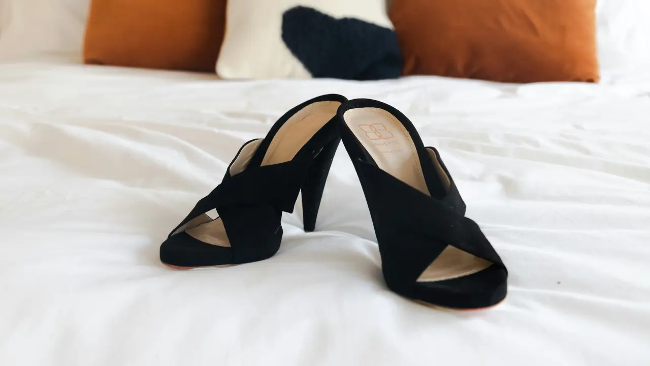 Sandal Kitten Heels, dengan Heels Pendek yang Manis