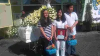 Jenazah korban AirAsia, Hermanto Tanus, dimakamkan hari ini, Kamis (29/1/2015) (Liputan6.com/Dian Kurniawan)