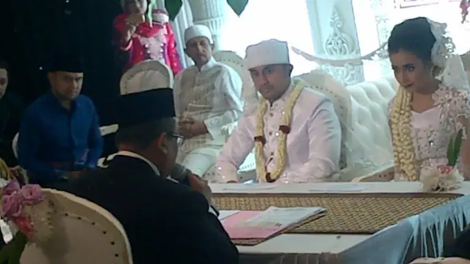 Hengky Kurniawan dan Sonya Fatmala 