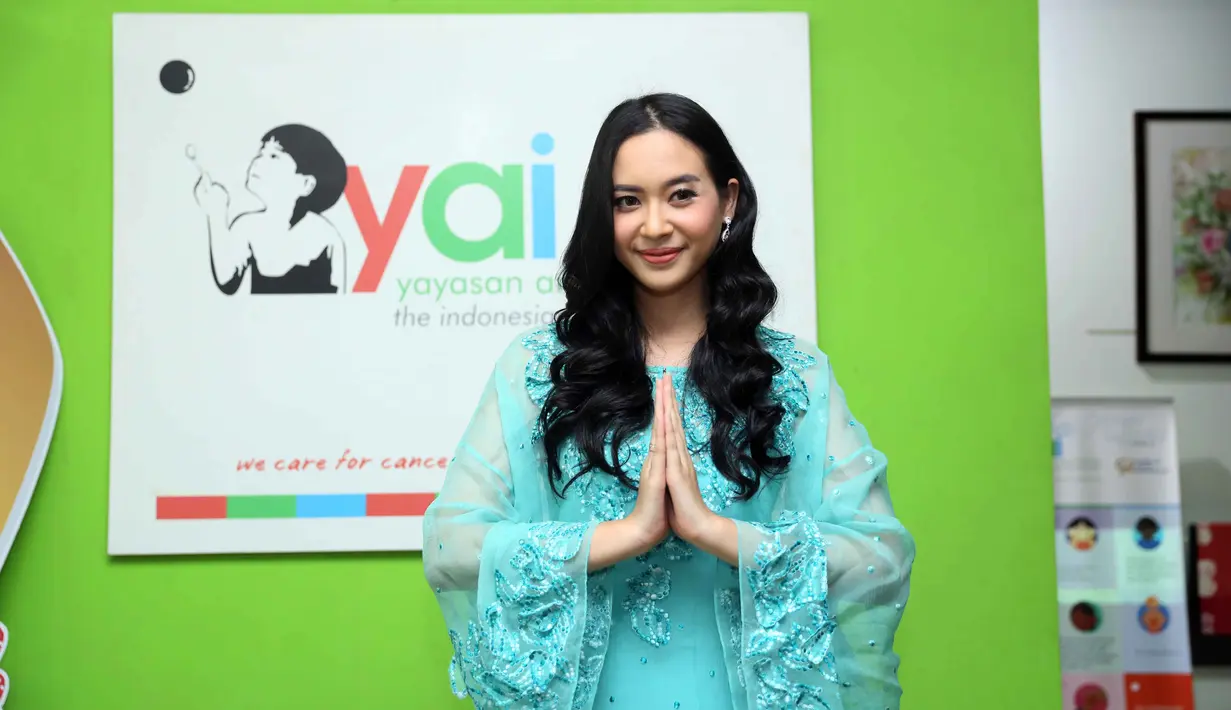 "Yang penting gak stres, karena stres penyebab kanker. Karena happy mind healthy body. Saya ga minum (alkohol), saya ga ngerokok, saya olahraga," kata Elvira di Rumah Anyo-Yayasan Anyo Indonesia, kawasan Slipi, Kamis (22/6). (Nurwahyunan/Bintang.com)