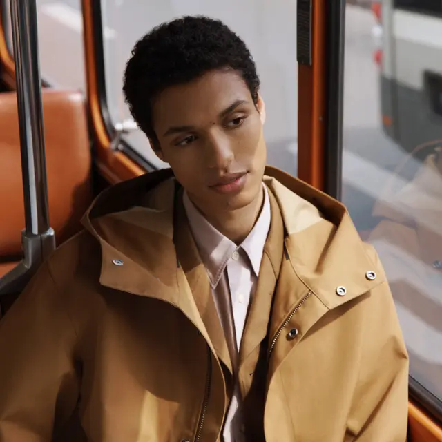 Ide Styling Outfit Bernuansa Netral di Musim Penghujan dari UNIQLO