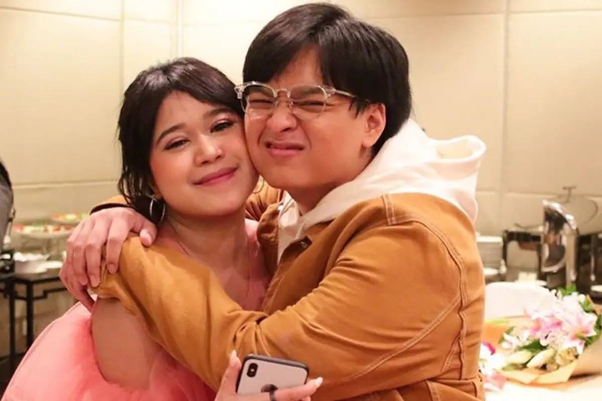 Kembali Duet, Ini 7 Potret Akrabnya Brisia Jodie dan Arsy Widianto