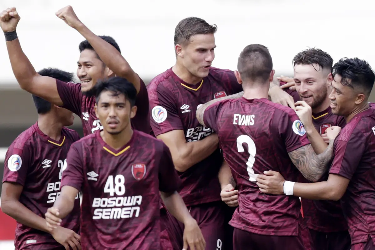 Para pemain PSM Makassar merayakan gol yang dicetak oleh Wiljan Pluim ke gawang Lao Toyota FC pada laga Piala AFC 2019. (Bola.com/M. Iqbal Ichsan)