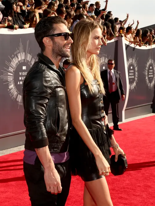 "Aku tak mengerti dengannya, apapun sudah ku belikan, namun dia tetap makan buah semangka sebanyak itu dia makan," ucap Adam Levine. (AFP/Bintang.com)