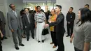 Presiden Rwanda, Paul Kagame (kiri) disambut awak redaksi Liputan6.com saat berkunjung ke kantor Liputan6.com, Jakarta, Jumat (31/10/2014). (Liputan6.com/Helmi Fithriansyah)