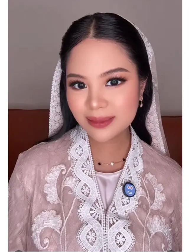 6 Detail Gamis Indah Tri Pertiwi Kakak Ipar Fuji di Pengajian 7 Bulan Kehamilan