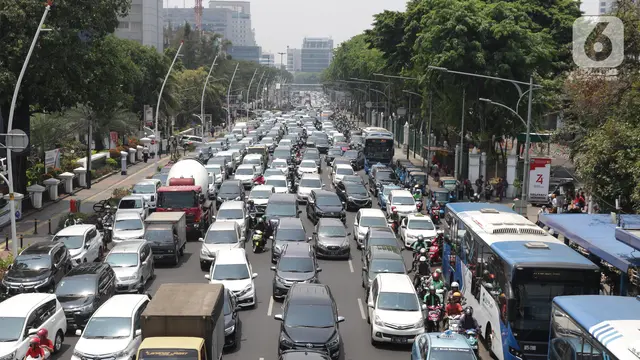 Arus Lalin Menuju Istana Ditutup, Kepadatan Terjadi Di Medan Merdeka Timur