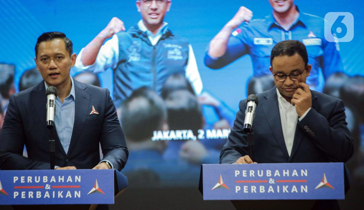 Ketua Umum Partai Demokrat Agus Harimurti Yudhoyono atau AHY (kiri) bersama Anies Baswedan menyampaikan pernyataan kepada awak media usai menggelar rapat terbatas di DPP Partai Demokrat, Jakarta, Kamis (2/3/2023). Dalam rapat terbatas tersebut membahas bahwa Partai Demokrat telah resmi memberikan dukungan kepada Anies Baswedan untuk maju sebagai calon presiden pada Pemilihan Presiden 2024. (Liputan6.com/Faizal Fanani)