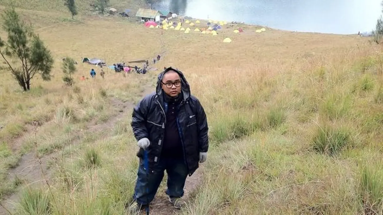 Potret Saykoji Mendaki Gunung Semeru saat Syuting Film '5cm' (credit: instagram/saykoji)