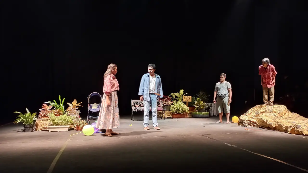 Teater Petang di Taman