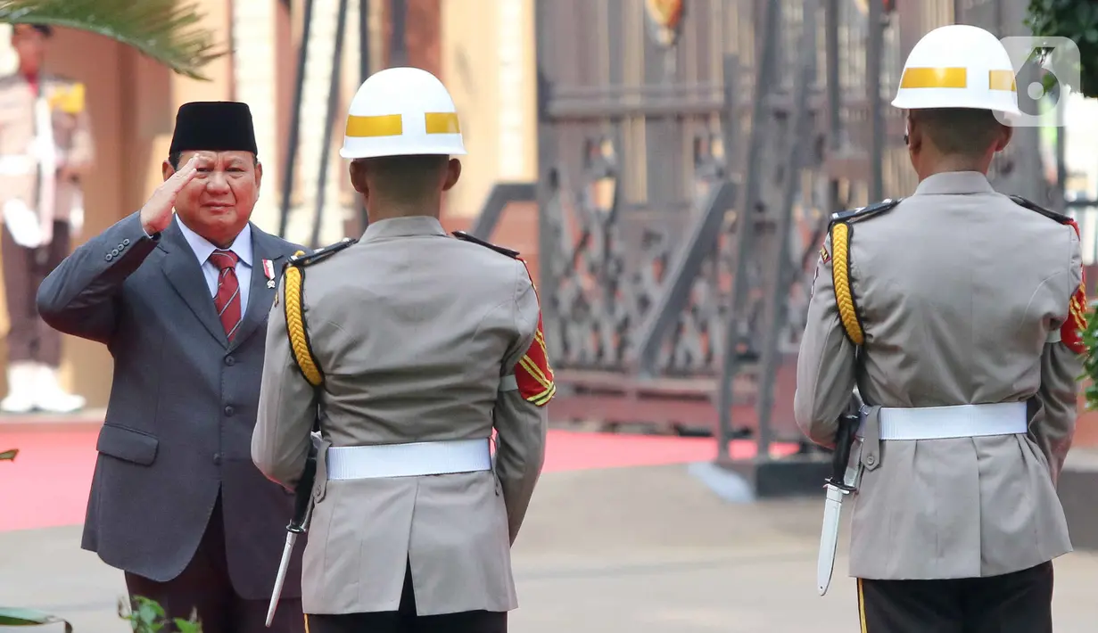 Penyematan tanda kehormatan itu digelar di Rupatama Markar Besar Kepolisian Republik Indonesia. (Liputan6.com/Herman Zakharia)