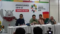 Ketua INASGOG, Erick Thohir, menggelar konferensi pers menjelang acara hitung mundur Asian Games 2018 di Kantor INASGOC, Selasa (15/8/2017). (Bola.com/Yus Mei Sawitri)
