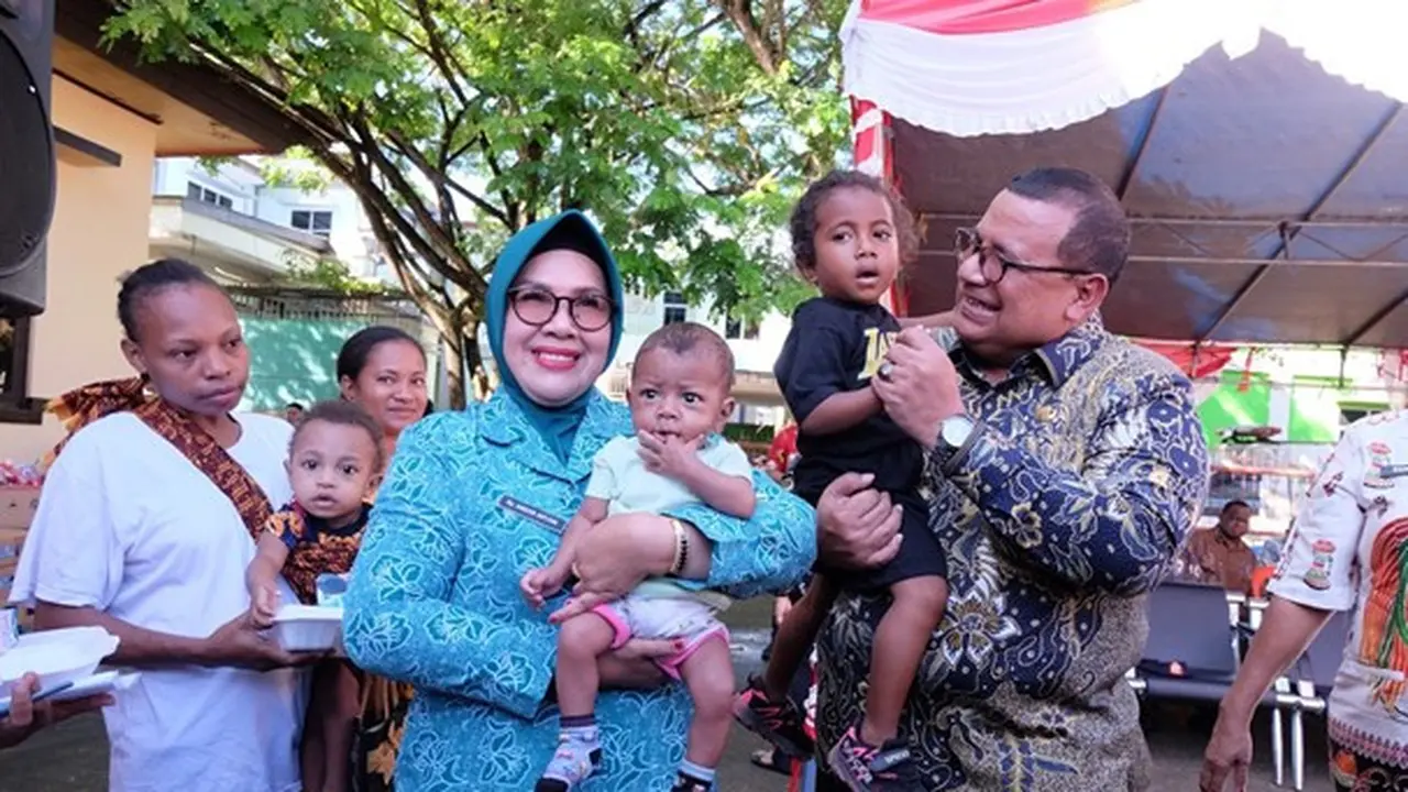 Pj Gubernur Papua Barat Daya, Mohammad Musa’ad dan PJ Ketua Tim Penggerak PKK Provinsi Papua Barat Daya, Ariyani Musa’ad